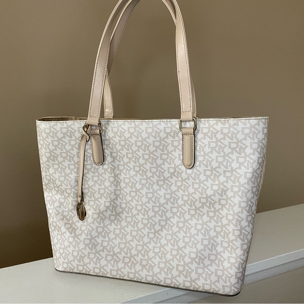 Dkny Bryant Signature Tote- Beige and Mocha